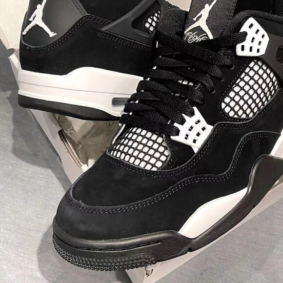 Air Jordan 4 Retro White Thunder - Picture 6 of 8